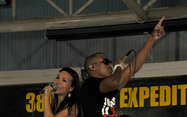 Los Bad Apples Entertain Core of 380th Air Expeditionary Wing