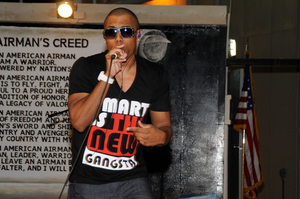 Los Bad Apples Entertain Core of 380th Air Expeditionary Wing Los Bad Apples Entertain Core of 380th Air Expeditionary Wing