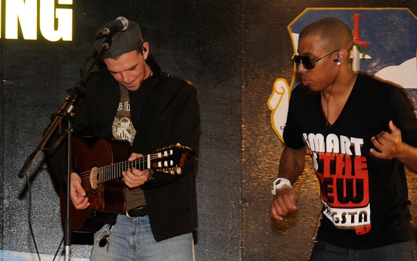 Los Bad Apples Entertain Core of 380th Air Expeditionary Wing