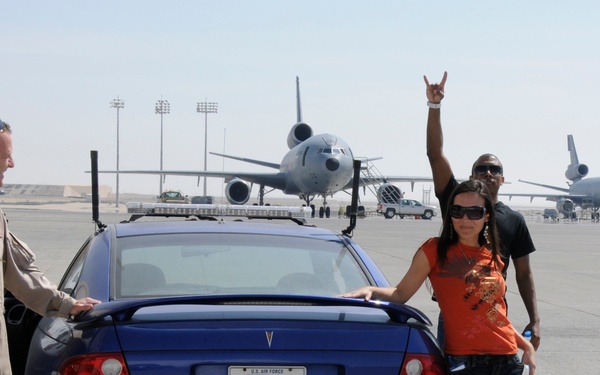 Los Bad Apples Entertain Core of 380th Air Expeditionary Wing