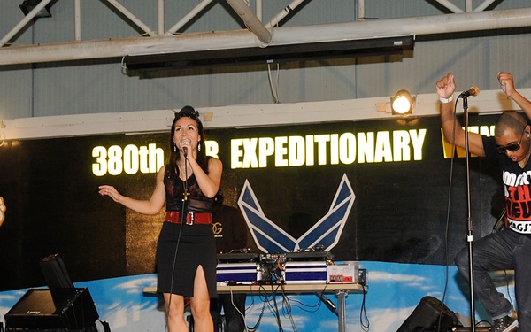 Los Bad Apples Entertain Core of 380th Air Expeditionary Wing