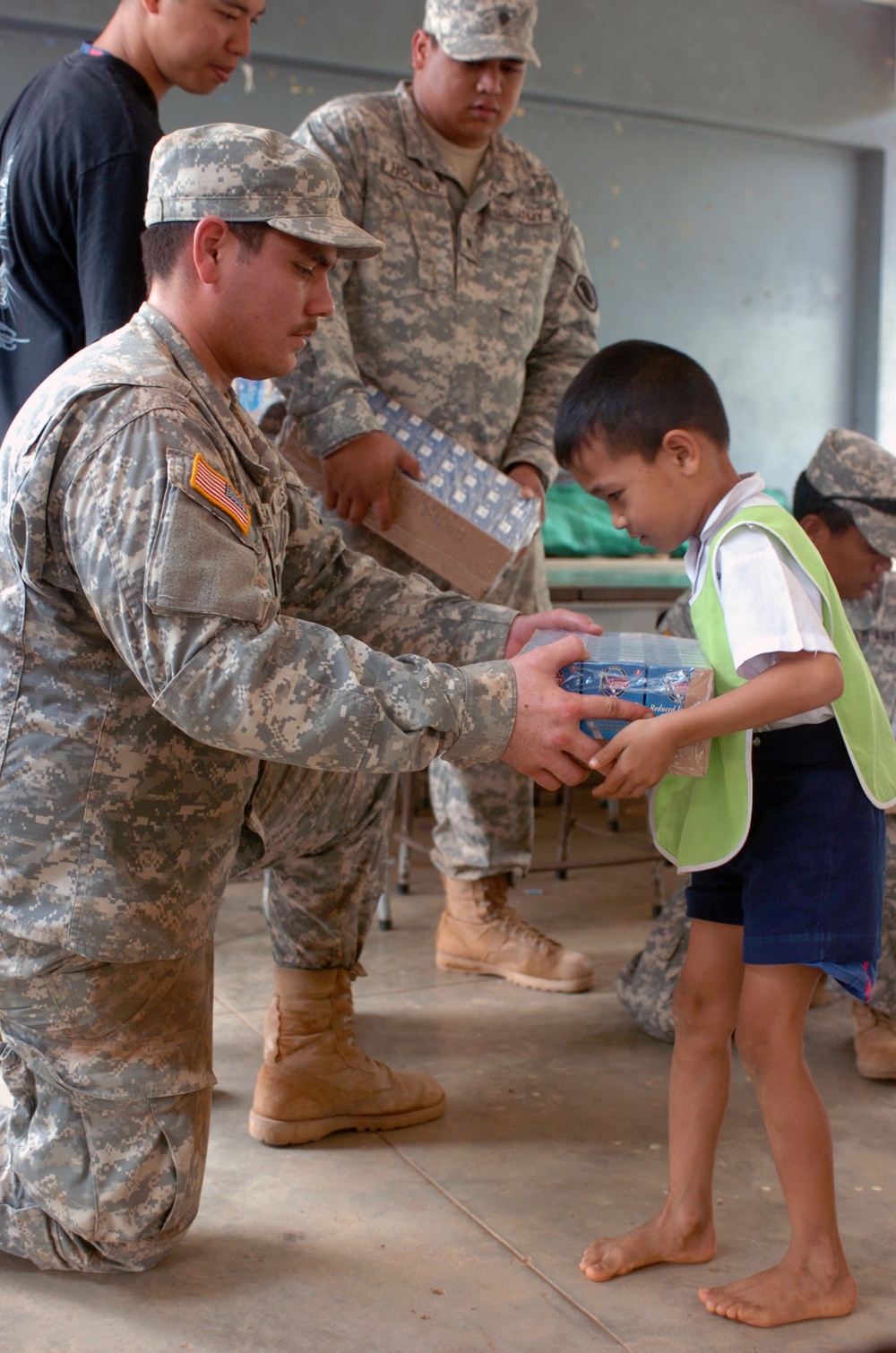 Hawaii Soldiers, Thai Marines distribute 37,000 cartons of milk to schools, community