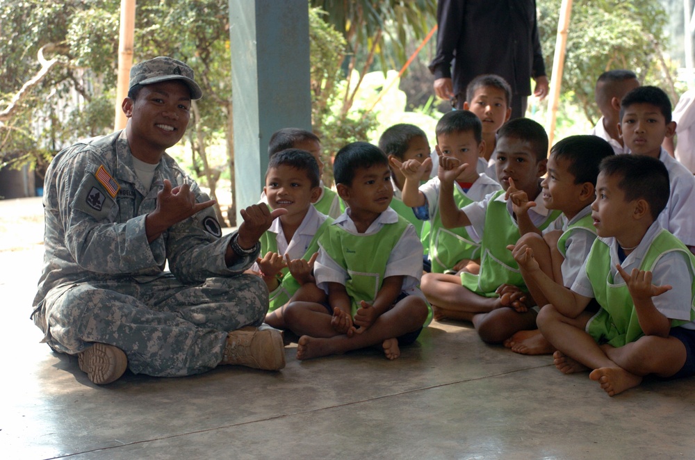 Hawaii Soldiers, Thai Marines distribute 37,000 cartons of milk to schools, community