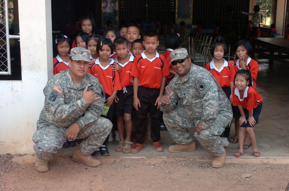 Hawaii Soldiers, Thai Marines distribute 37,000 cartons of milk to schools, community