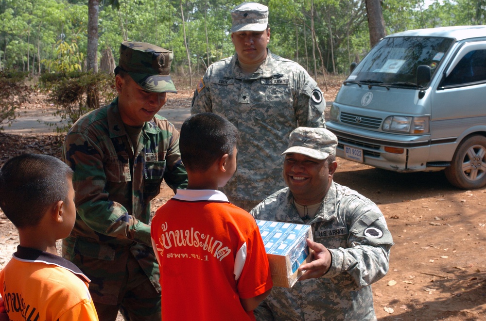 Hawaii Soldiers, Thai Marines distribute 37,000 cartons of milk to schools, community