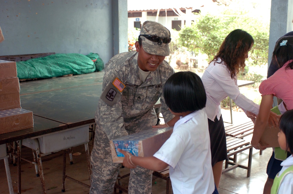 Hawaii Soldiers, Thai Marines distribute 37,000 cartons of milk to schools, community