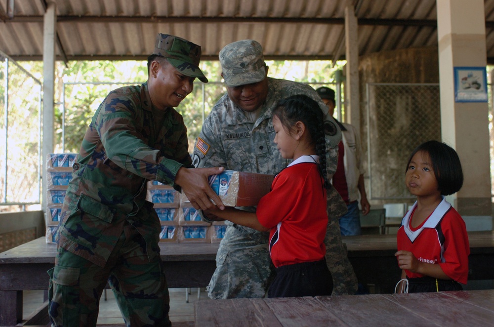 Hawaii Soldiers, Thai Marines distribute 37,000 cartons of milk to schools, community