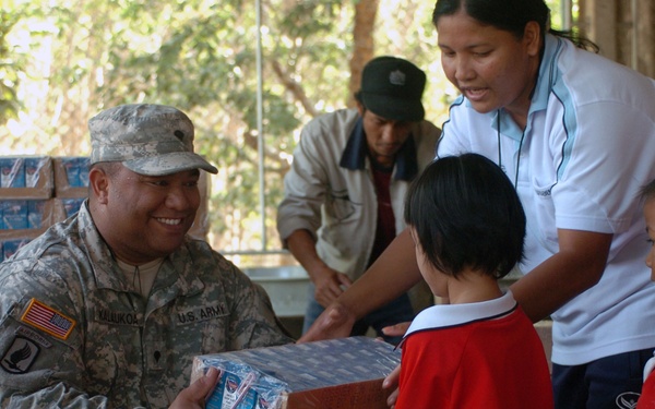 Hawaii Soldiers, Thai Marines distribute 37,000 cartons of milk to schools, community