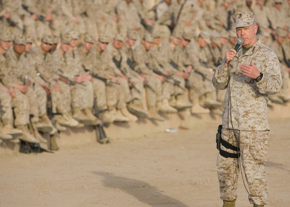 Assistant Commandant visits the Marines in Iraq