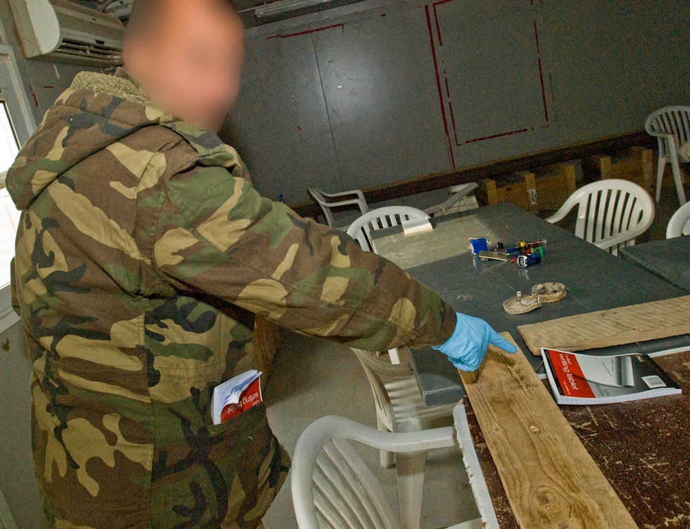 Military Intelligence team teaches Iraqi Army, Iraqi Police Crime Scene Investigation tactics