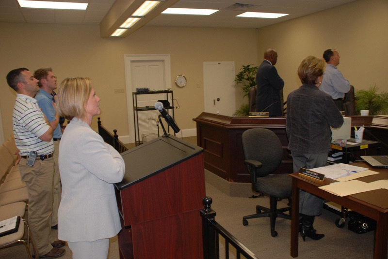 Engineer commander presents mayor, city council with symbolic flag