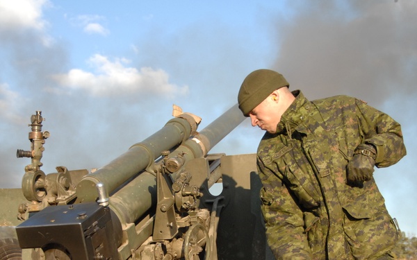 Canadian Forces Perform Operations Involving Artillery at Fort Pickett