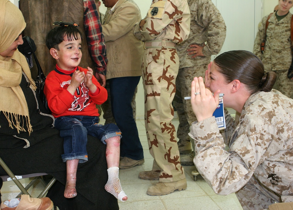 Multi-National Force - West Ends Four-month Saga That Brings Hope to Iraqi Family