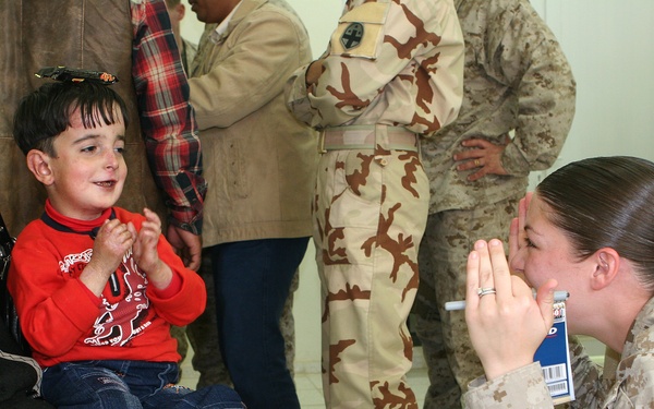 Multi-National Force - West Ends Four-month Saga That Brings Hope to Iraqi Family