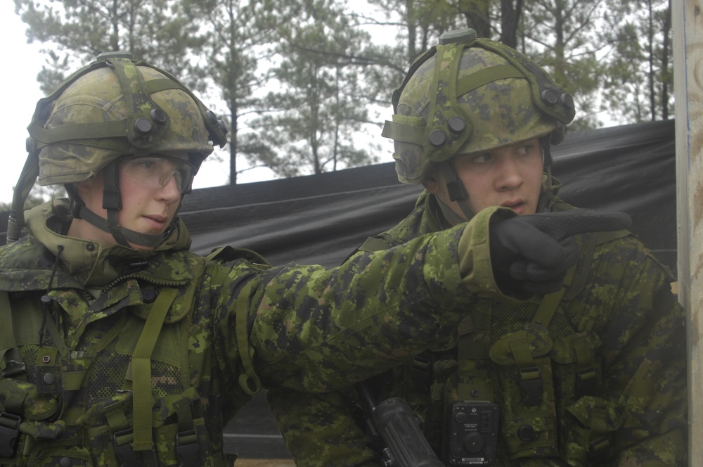 Canadian Forces Conduct Training Exercises on Fort Pickett