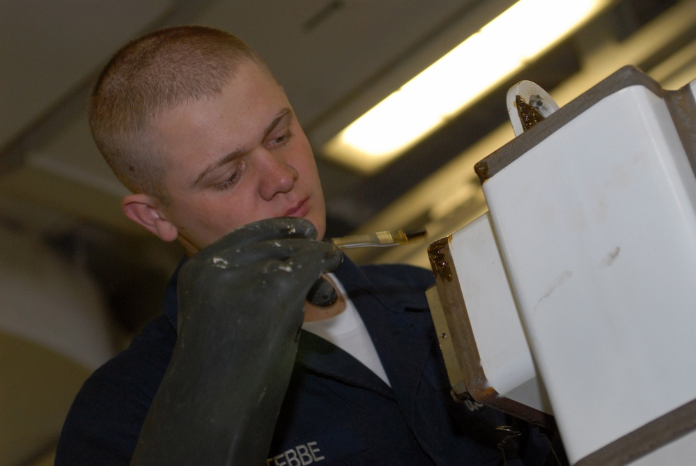Maintenance work aboard the USS Ronald Reagan