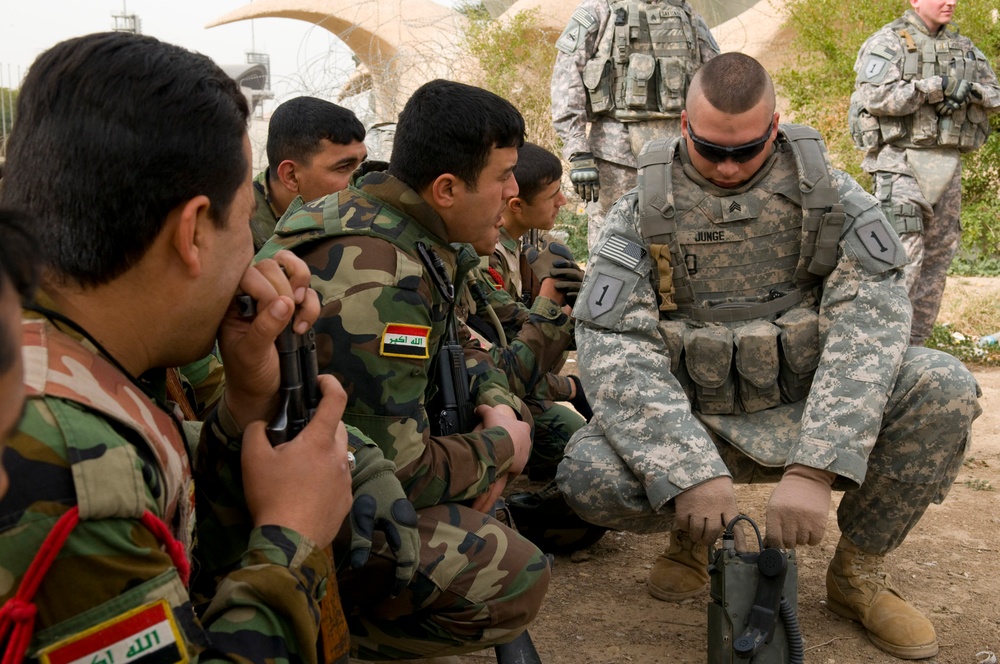 First Lightning hone skills with Iraqi army partners