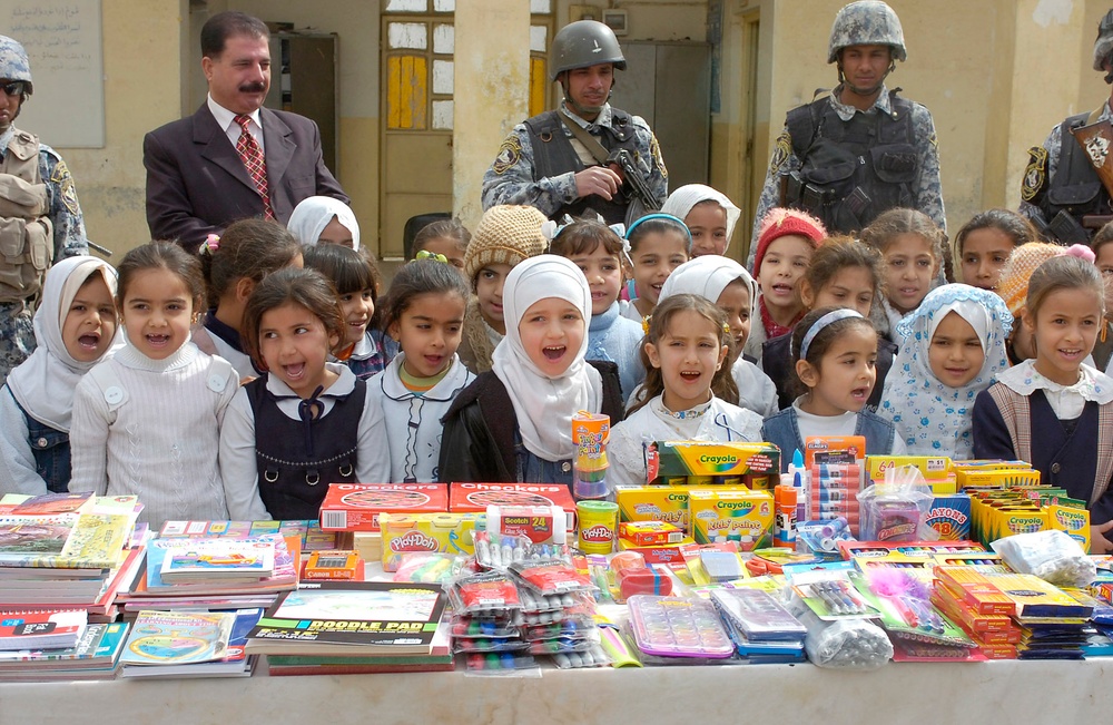 Paratroopers, Iraqi Security Force distribute new school supplies to Oubaidy schools