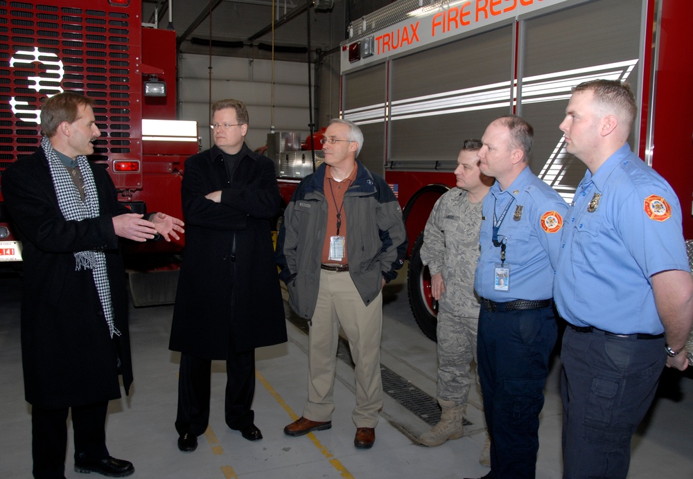 Heroic Commercial Ariline Co-pilot Visits Truax Field Fire Station