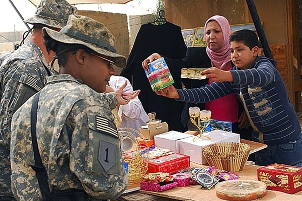 Soldiers Host Women's Bazaar to Help Iraqi Families