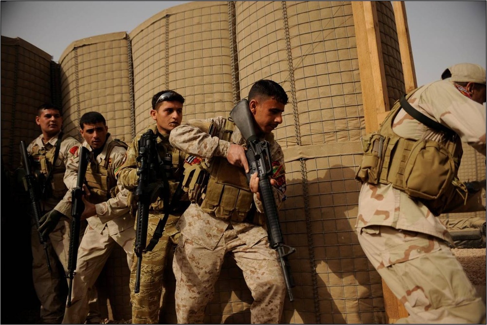 8th Iraqi Army Division Soldiers train to clear buildings