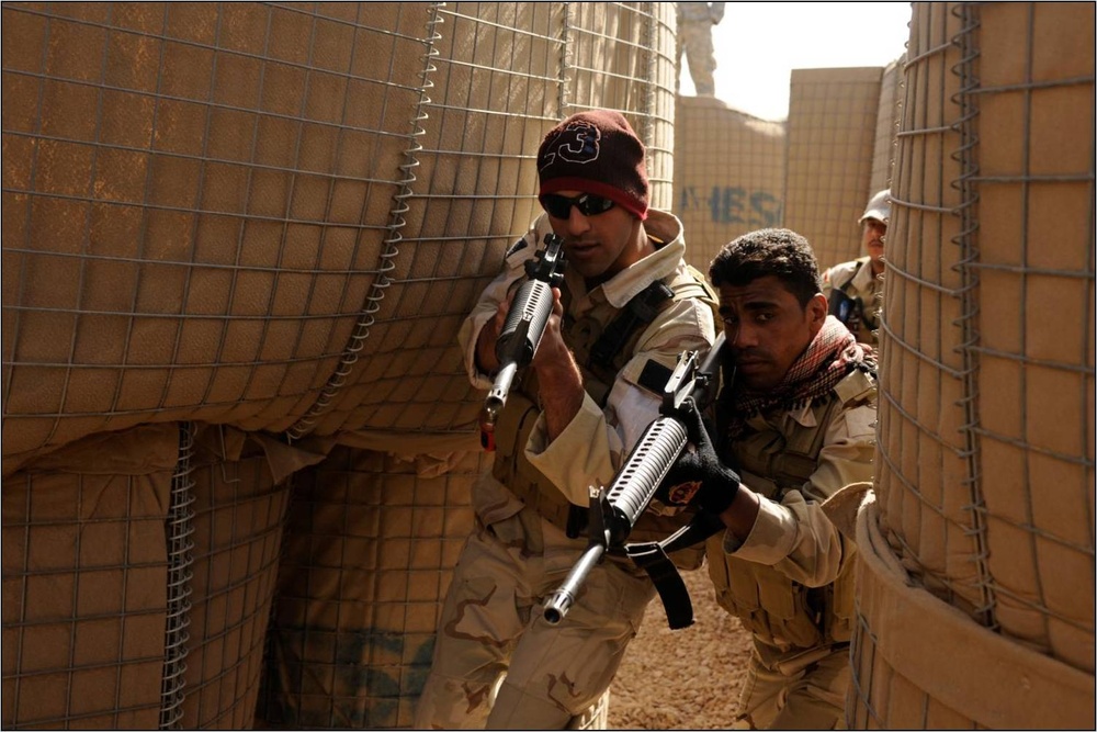 8th Iraqi Army Division Soldiers train to clear buildings