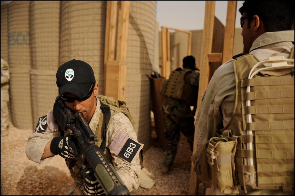 8th Iraqi Army Division Soldiers train to clear buildings