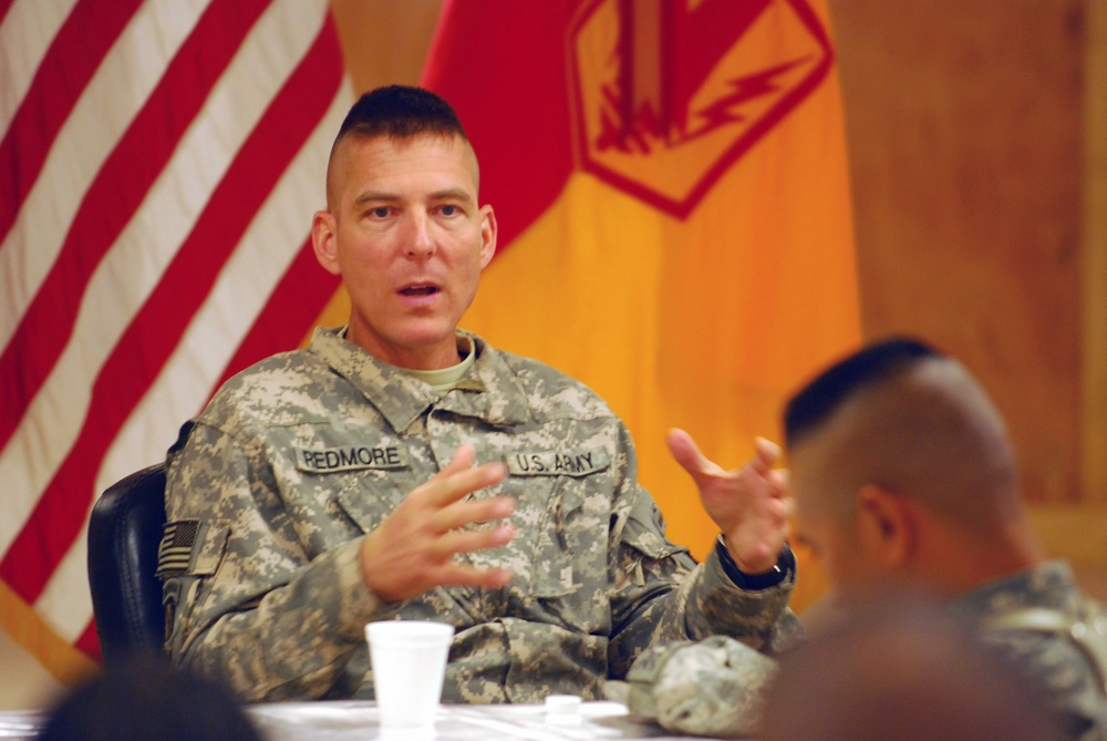 Senior Non-commissioned officers meet with Command Sergeant Major
