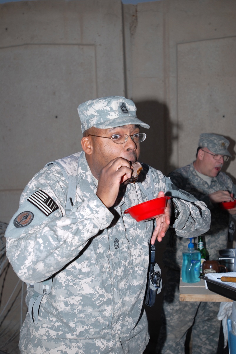 Morale, Welfare and Recreation gives Soldiers desert barbeque