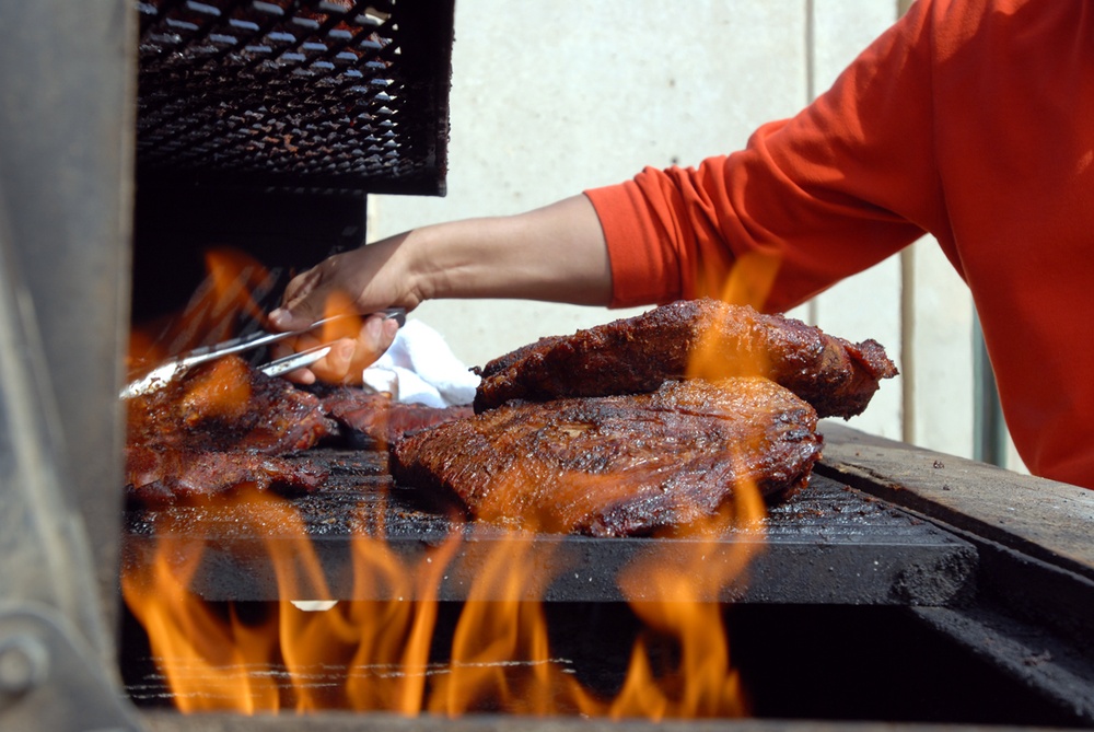 Morale, Welfare and Recreation Gives Soldiers Desert Barbeque