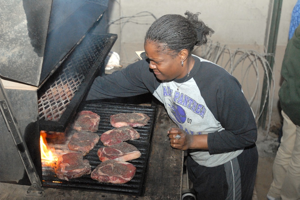 Morale, Welfare and Recreation gives Soldiers desert barbeque
