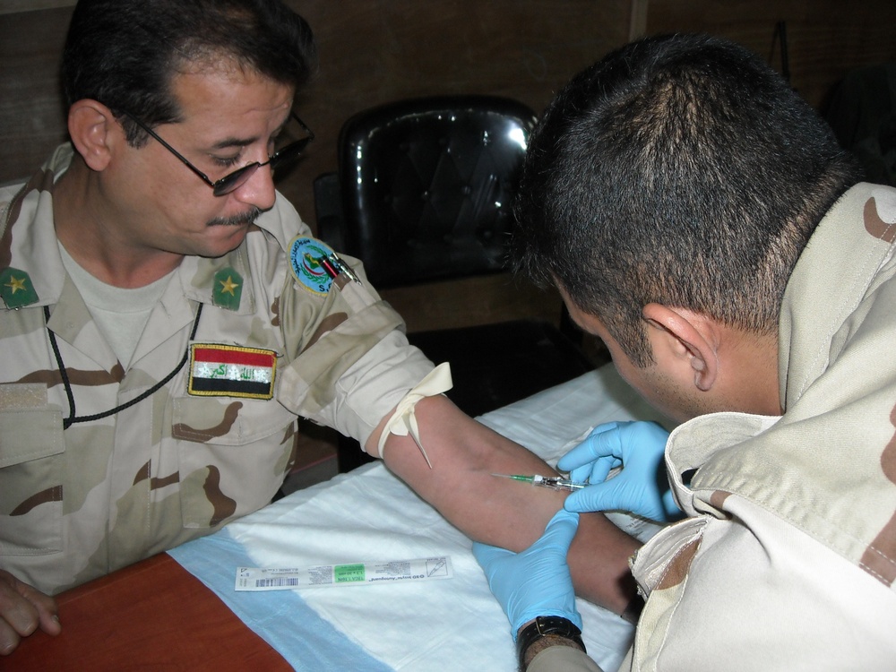 Iraqis Learn Lifesaving Techniques