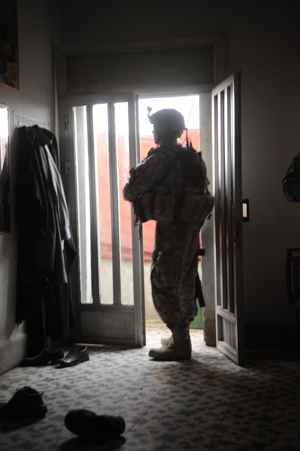 Patrol in the Zinjali neighborhood of Mosul