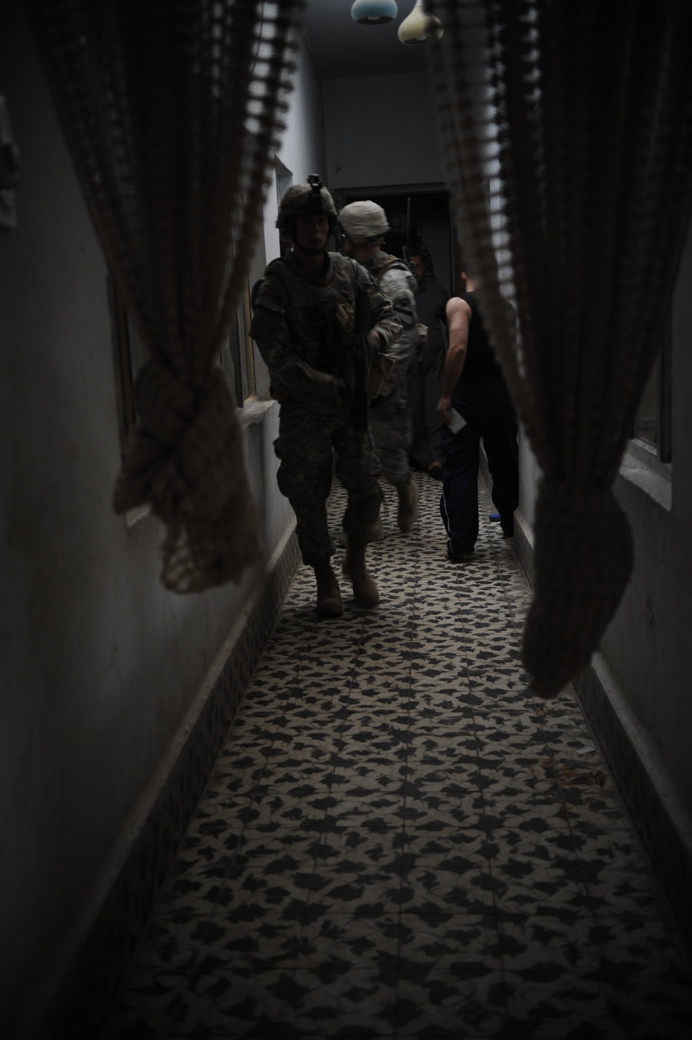 Patrol in the Zinjali neighborhood of Mosul