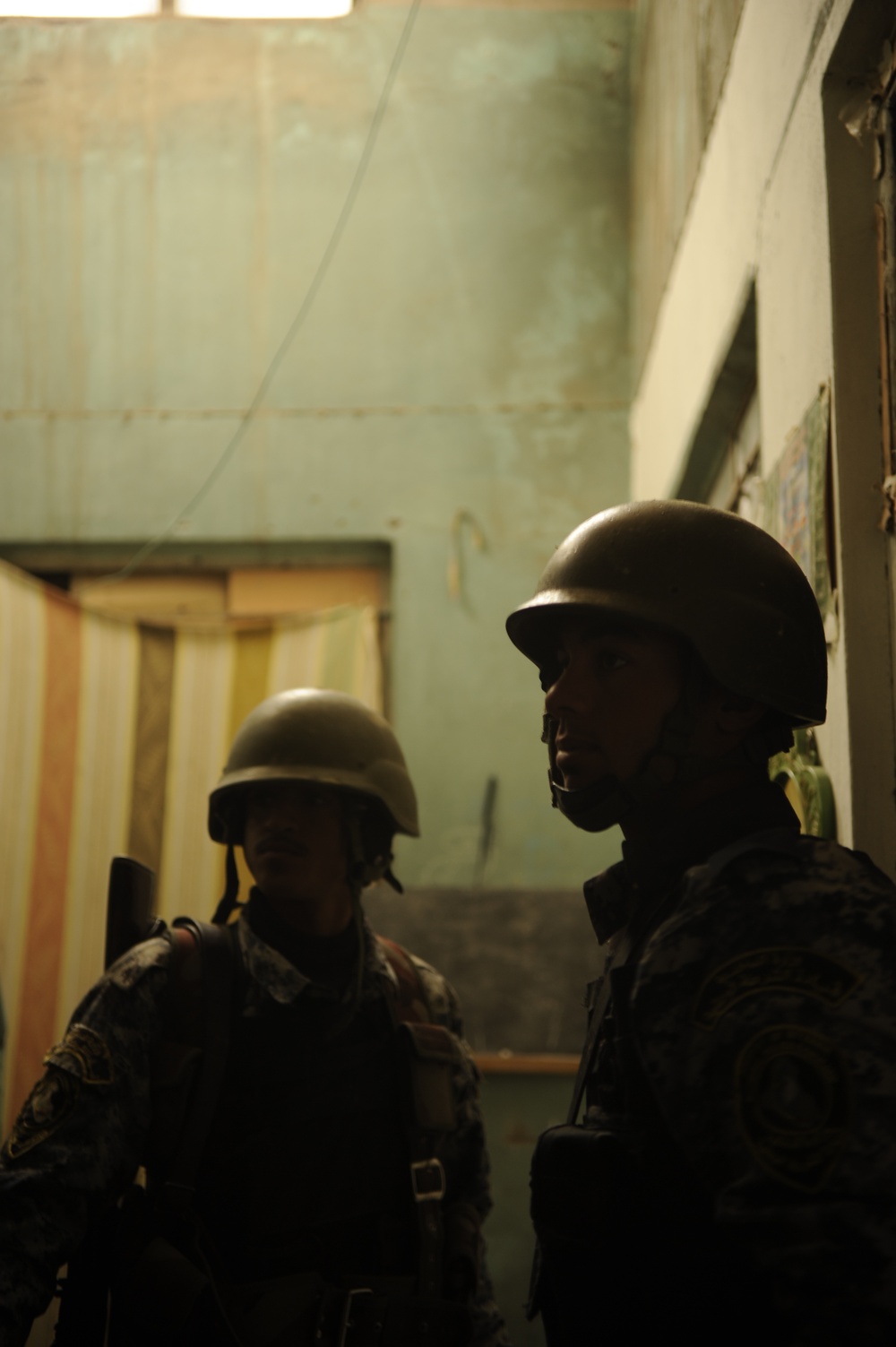 Patrol in the Zinjali neighborhood of Mosul