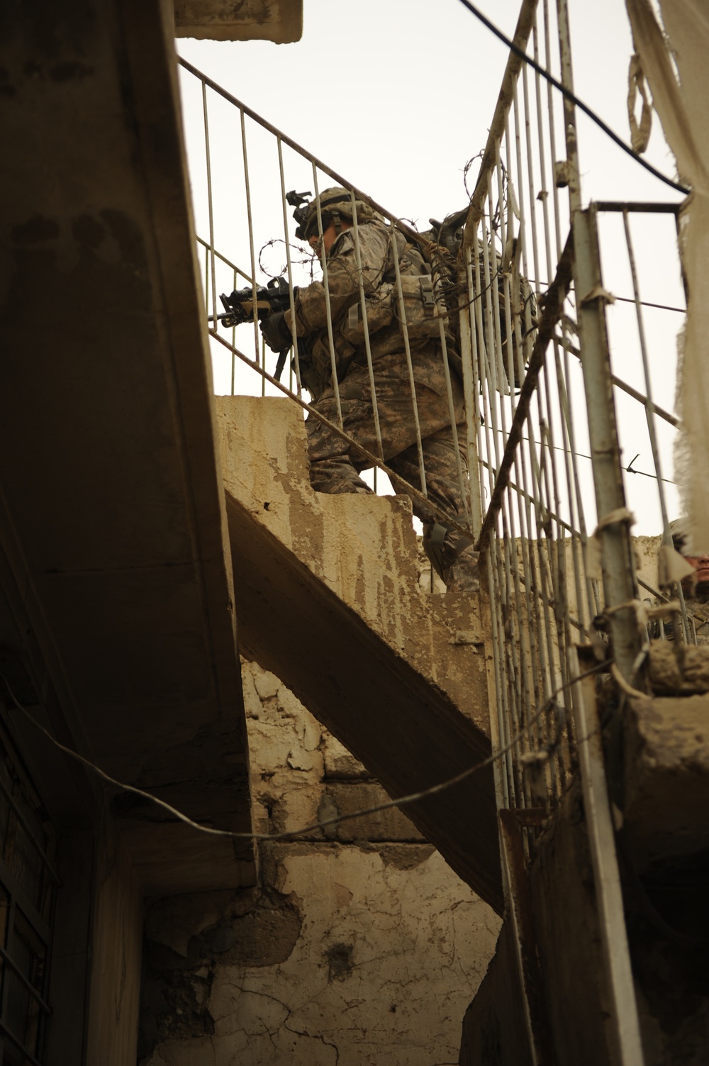 Patrol in the Zinjali neighborhood of Mosul