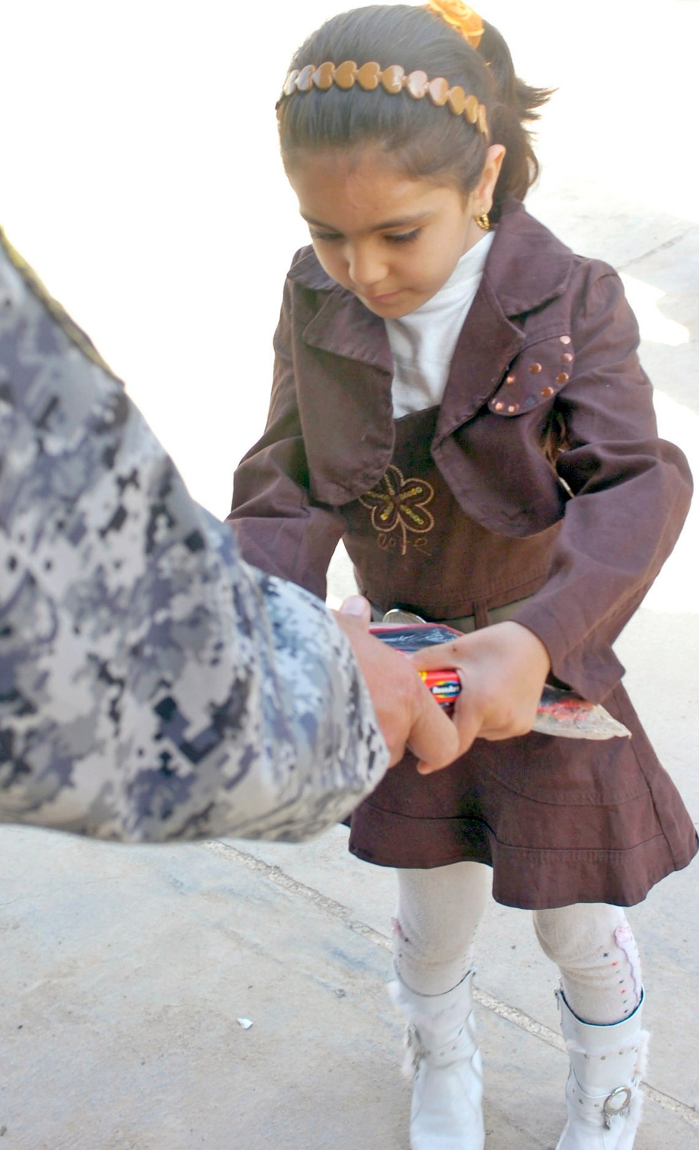 Iraqi Security Forces, Multi-National Division - Baghdad Soldiers distribute supplies to Karada schools