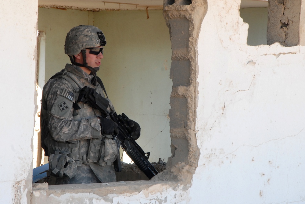 Search of a former weapons manufacturing facility in Iskandariyah, Iraq