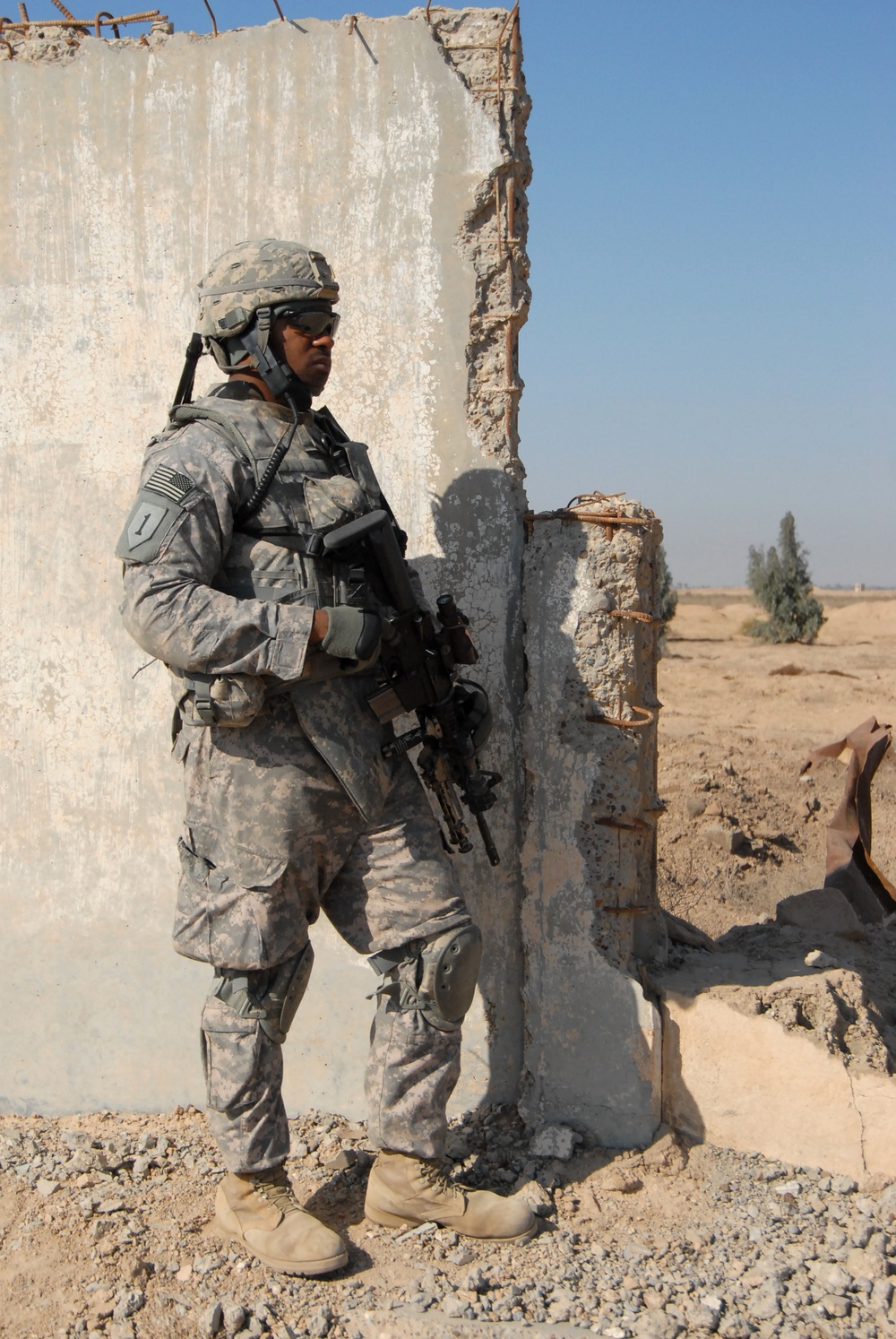 Search of a former weapons manufacturing facility in Iskandariyah, Iraq