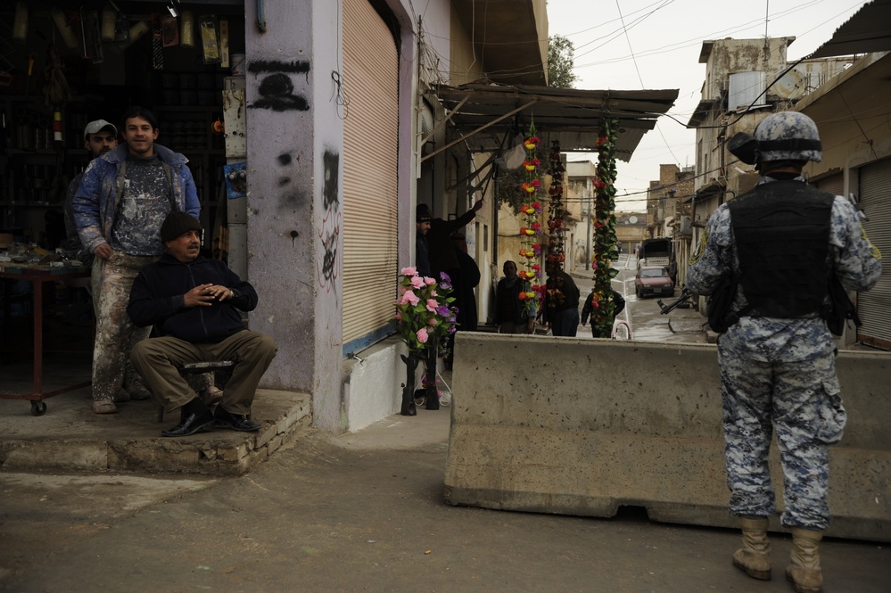 Census operations in Zinjali neighborhood of Mosul