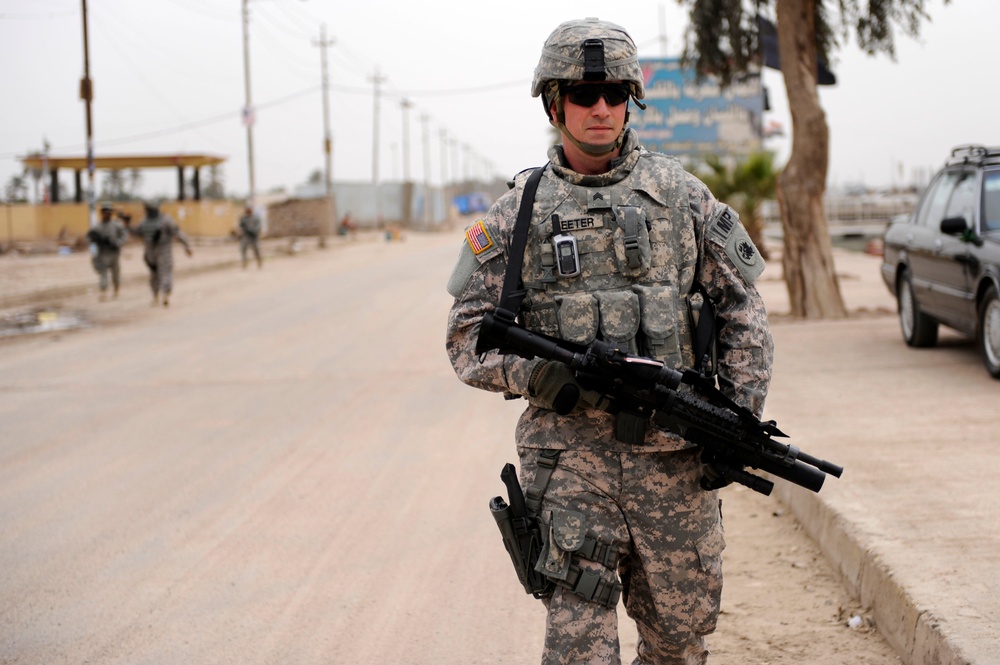 Patrol through the At Tannumah District in Basra