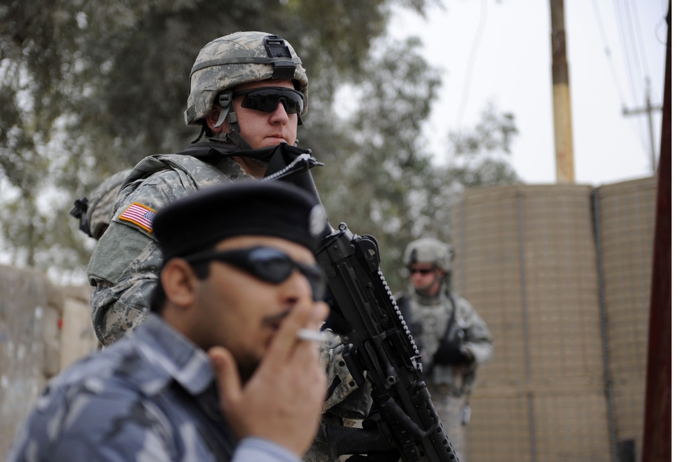 Patrol through the At Tannumah District in Basra