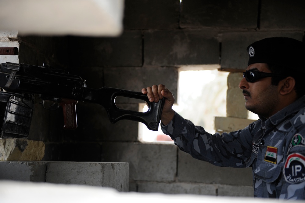 Patrol through the At Tannumah District in Basra