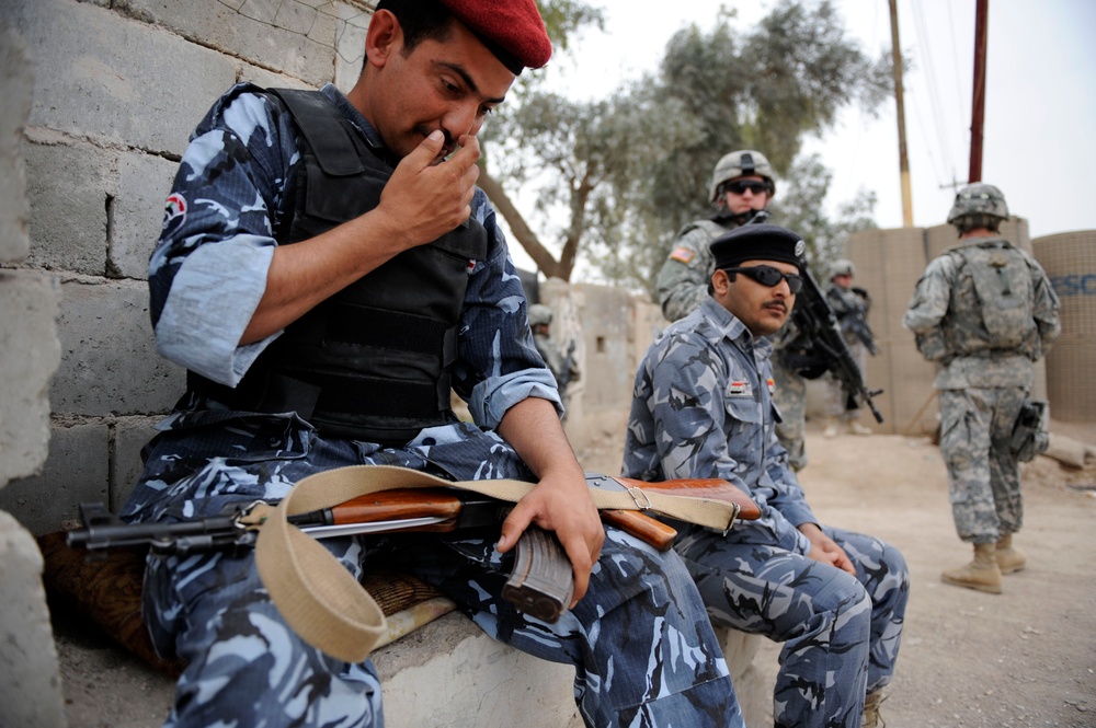 Patrol through the At Tannumah District in Basra