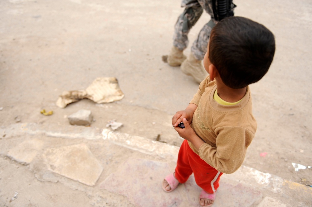 Patrol through the At Tannumah District in Basra