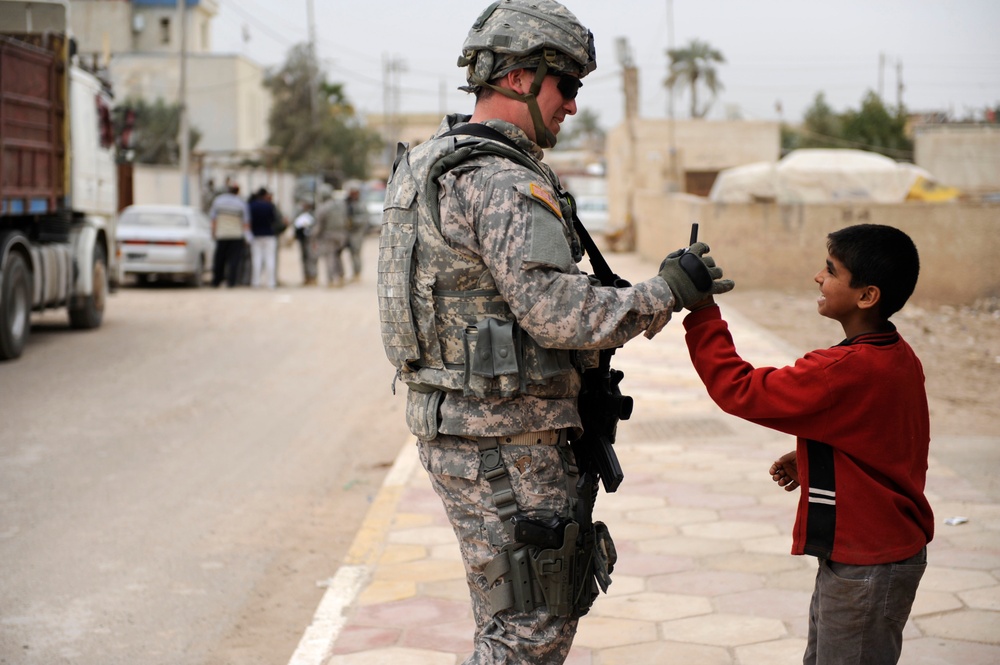 Patrol through the At Tannumah District in Basra