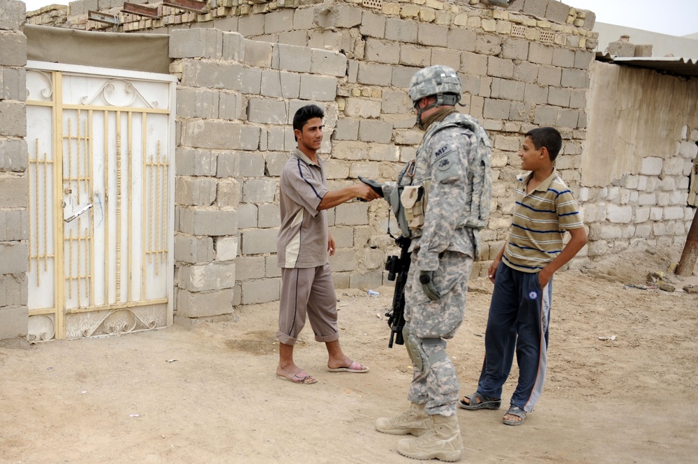 Patrol through the At Tannumah District in Basra