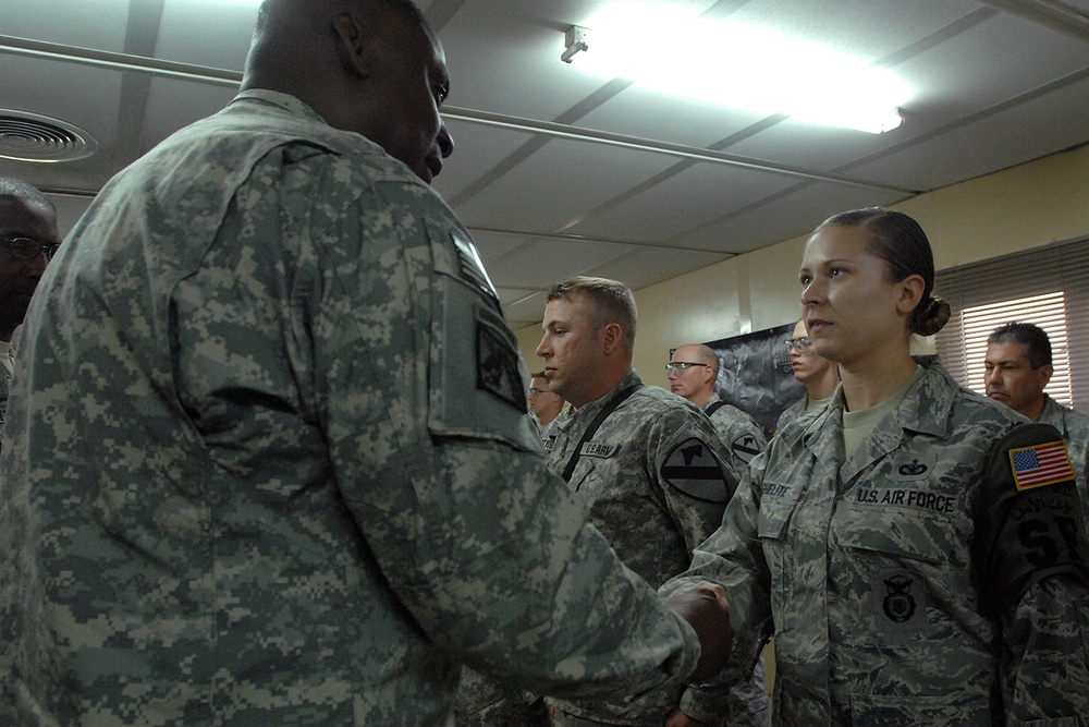 Multi-National Corps-Iraq Commanding General Honors Soldiers, Airmen at Kirkuk