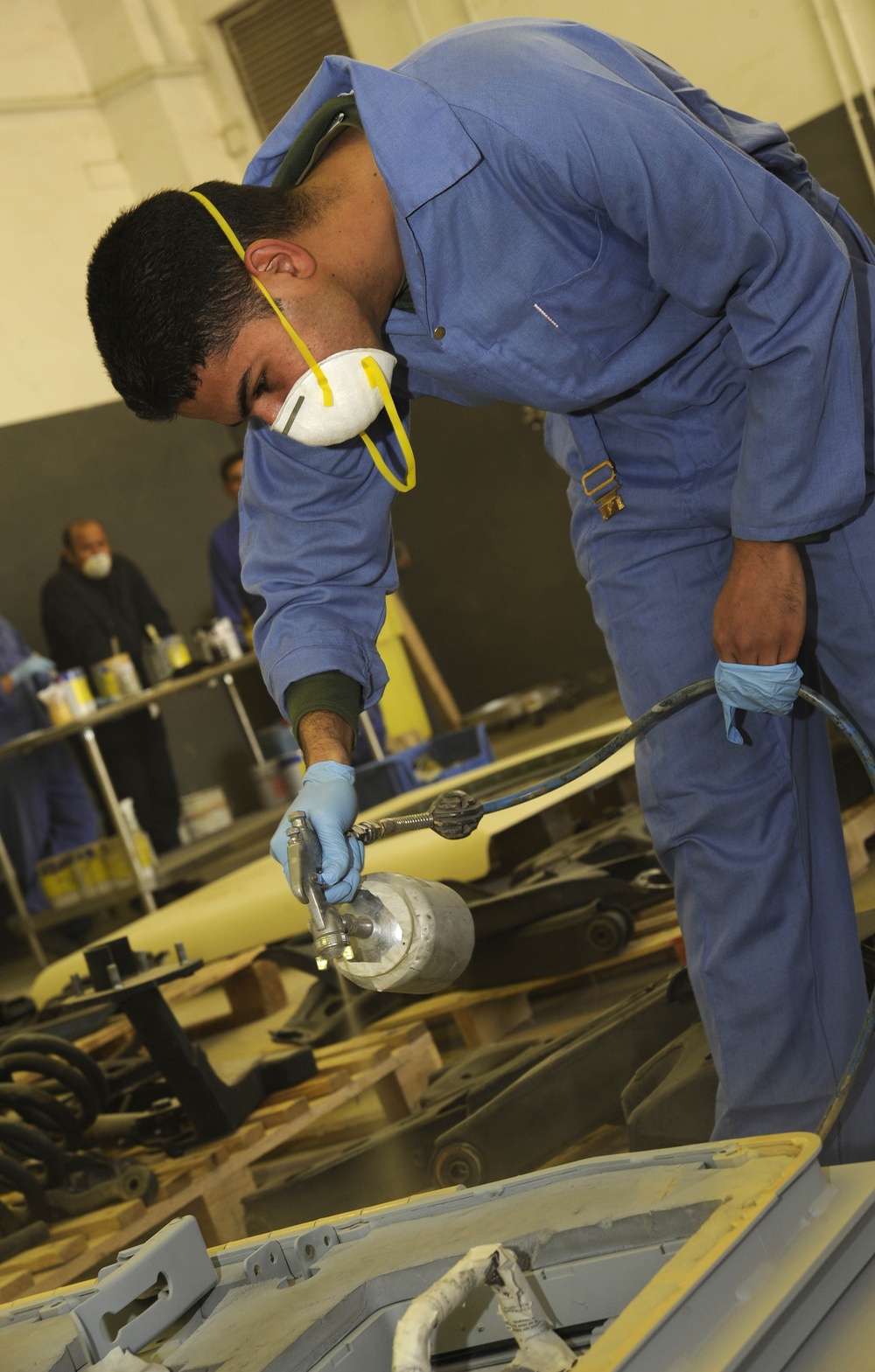 Scavenger Airmen tracks down parts for Iraqi maintenance depot