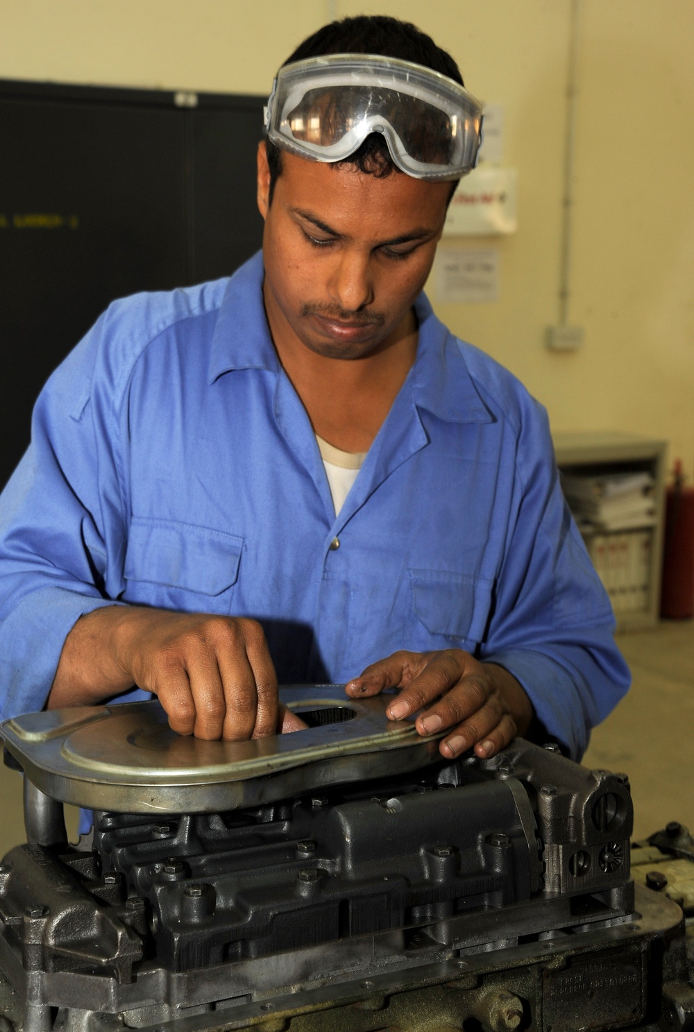 Scavenger Airmen tracks down parts for Iraqi maintenance depot